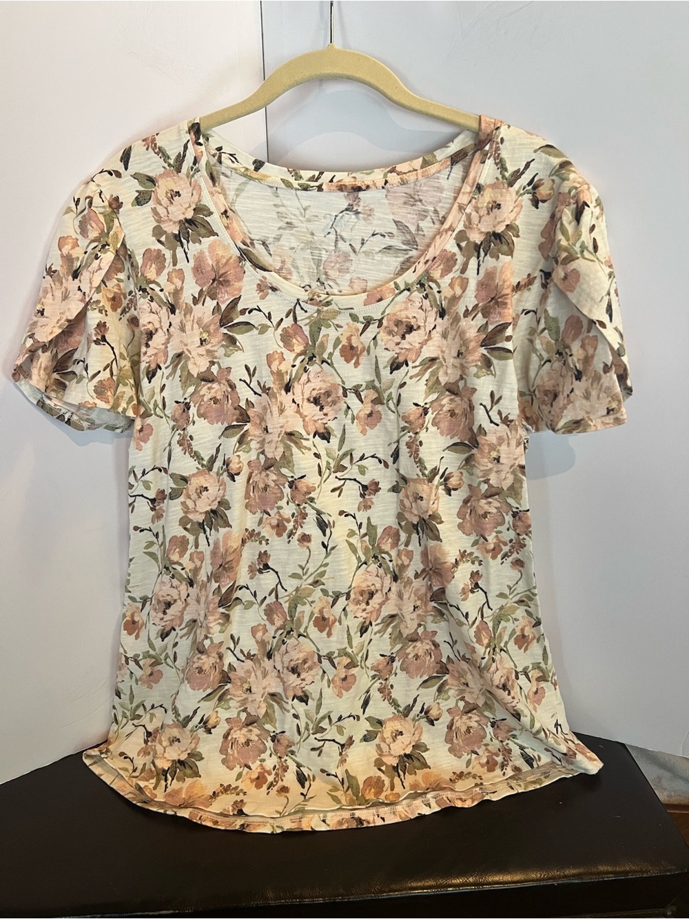 Maurices Cream & Blush Floral Scoop Neck Short Sleeve Tee